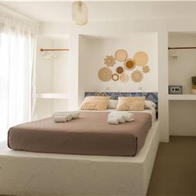 4 bedroom villa with infinity pool, Alcamo, sleeps 6-8